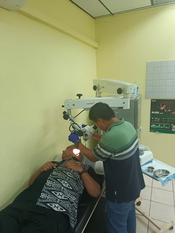 Rawatan ear suction di klinik